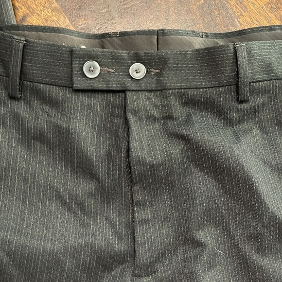 Men’s Kenneth Cole pinstripe charcoal dress pants 40 x 30 - Picture 2 of 4